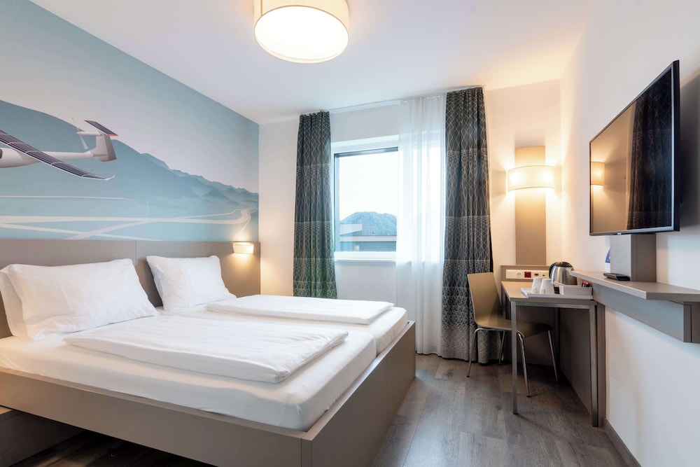 Standard Room, 1 Double Bed (Converts to 2 Twin Beds) - Photo 8