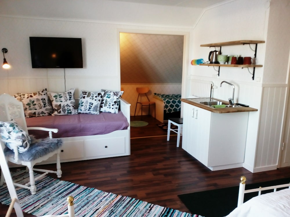 Family Room, Shared Bathroom photo 1