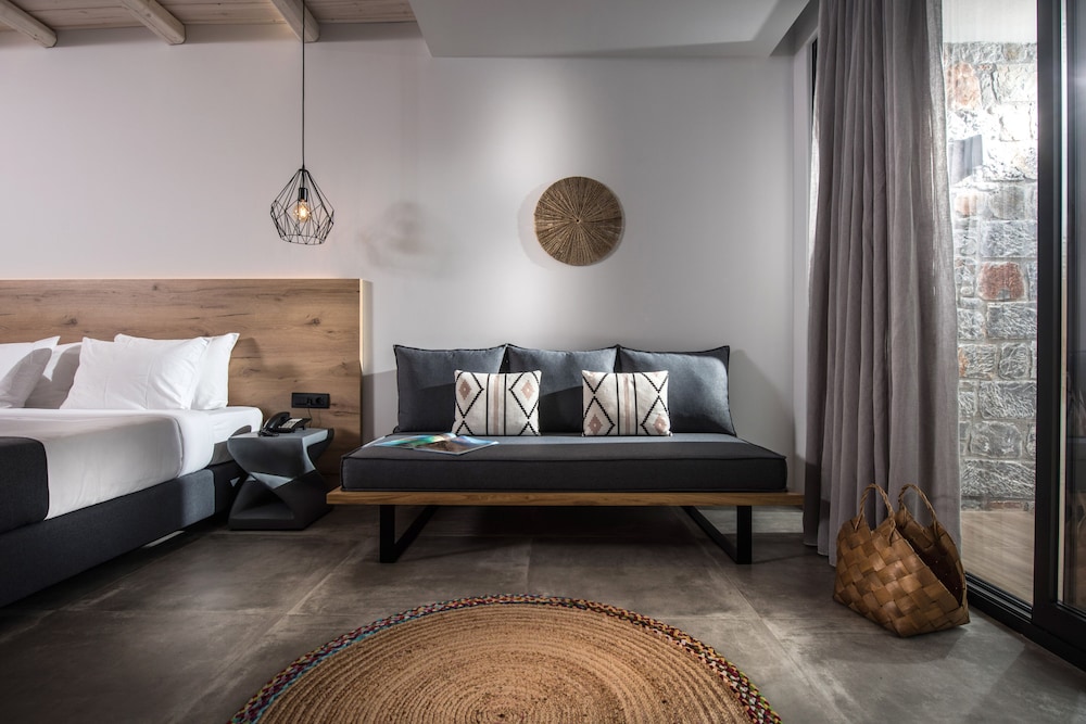 Junior Suite, Private Pool - Photo 8