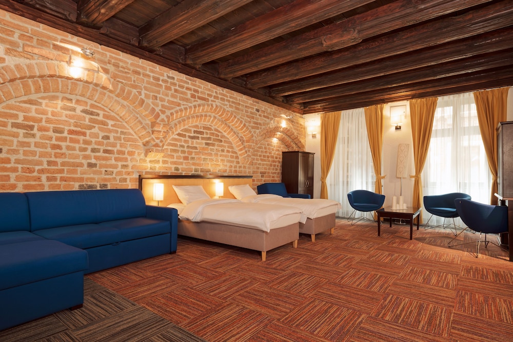 Junior Studio Suite