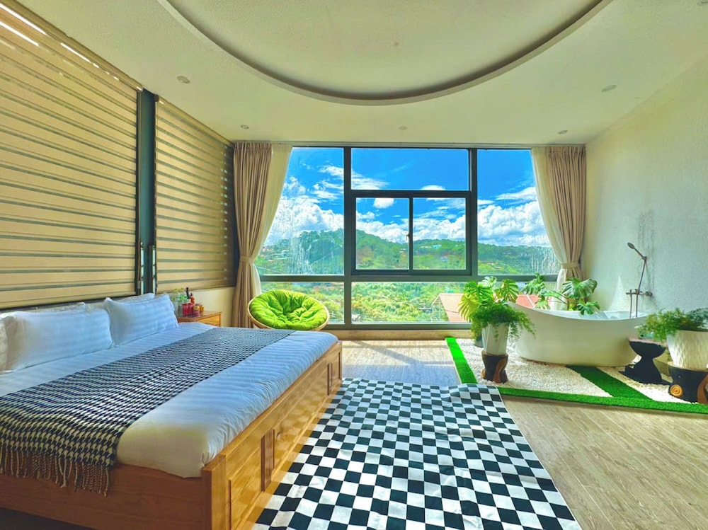 Executive Double Room, Bathtub, Mountain View