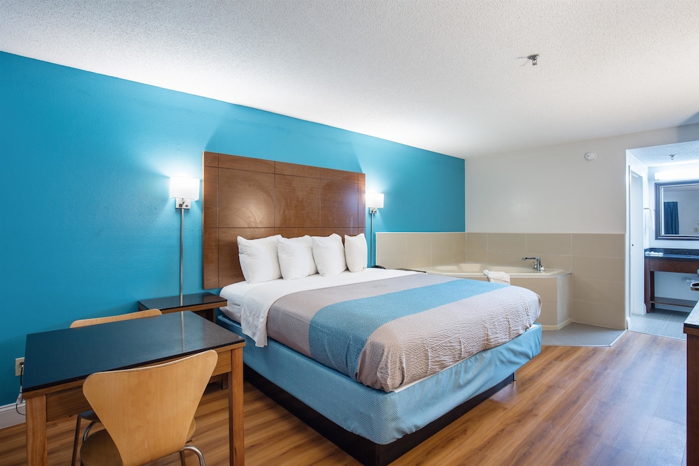 Superior Room, 1 King Bed, Non Smoking, Hot Tub