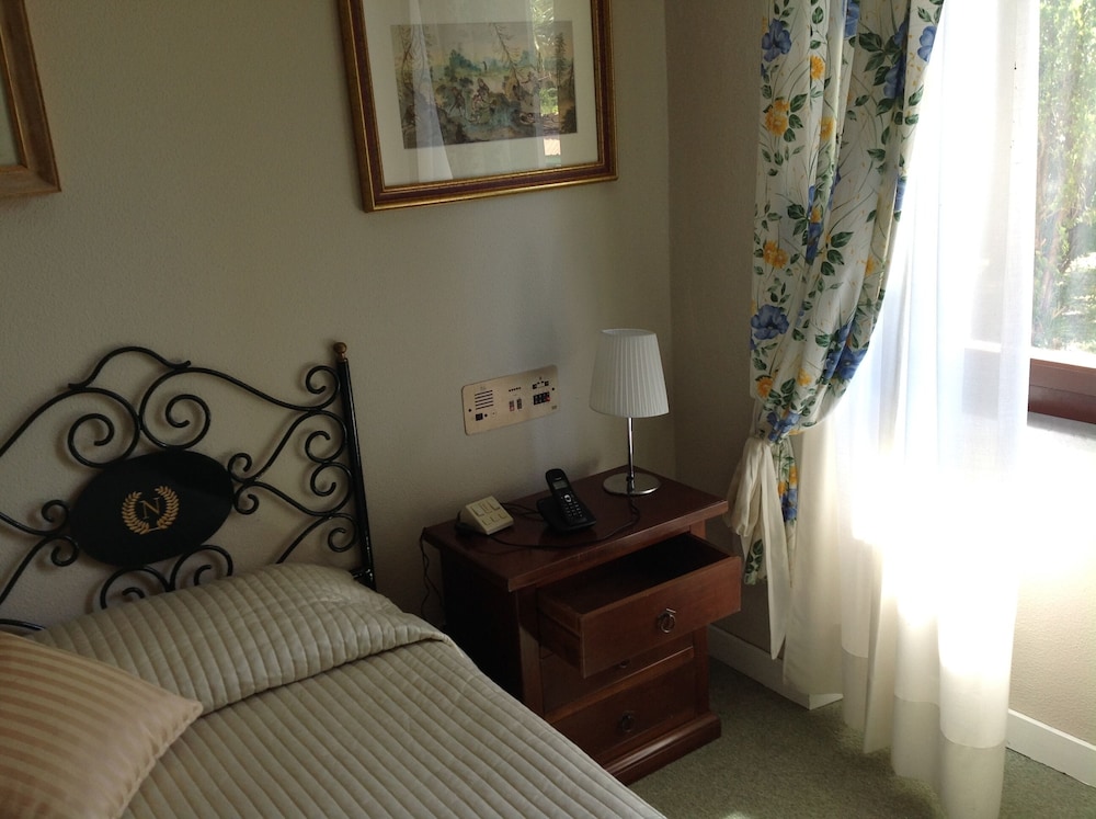 Standard Double or Twin Room - Photo 1