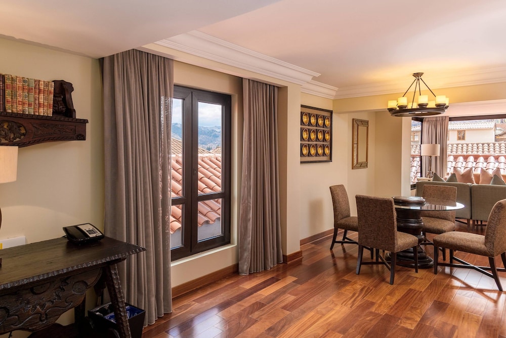 Suite, 1 King Bed, Mountain View - Photo 3