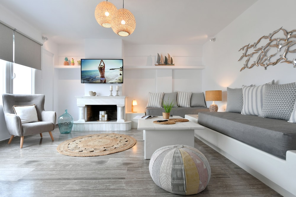 Deluxe Apartment, 3 Bedrooms, Hot Tub, Partial Sea View (Seasonal Hot tub opened May-October)