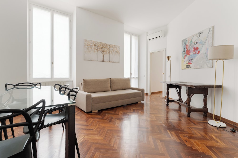 2-Bedroom Apartment, Corso di Porta Nuova 38