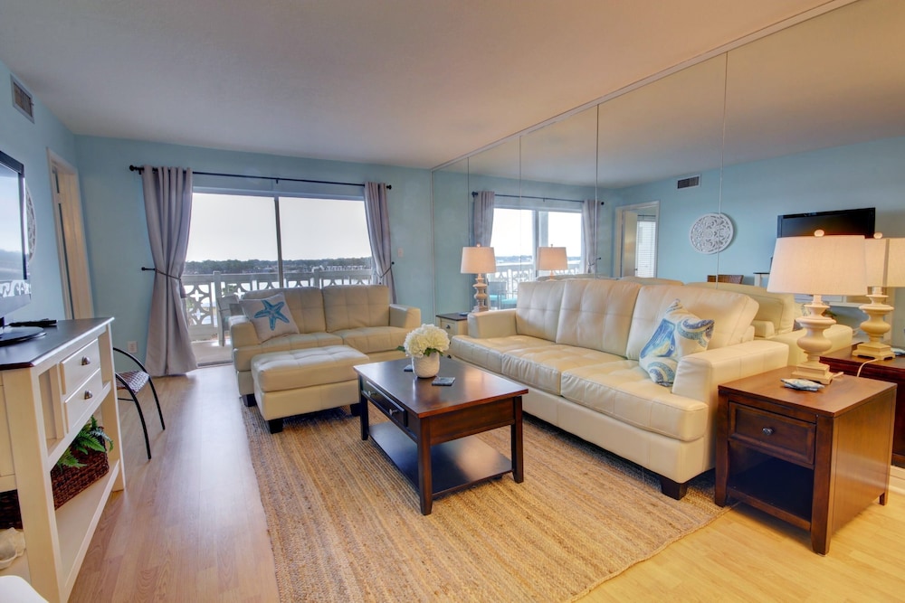 Condo, 2 Bedrooms