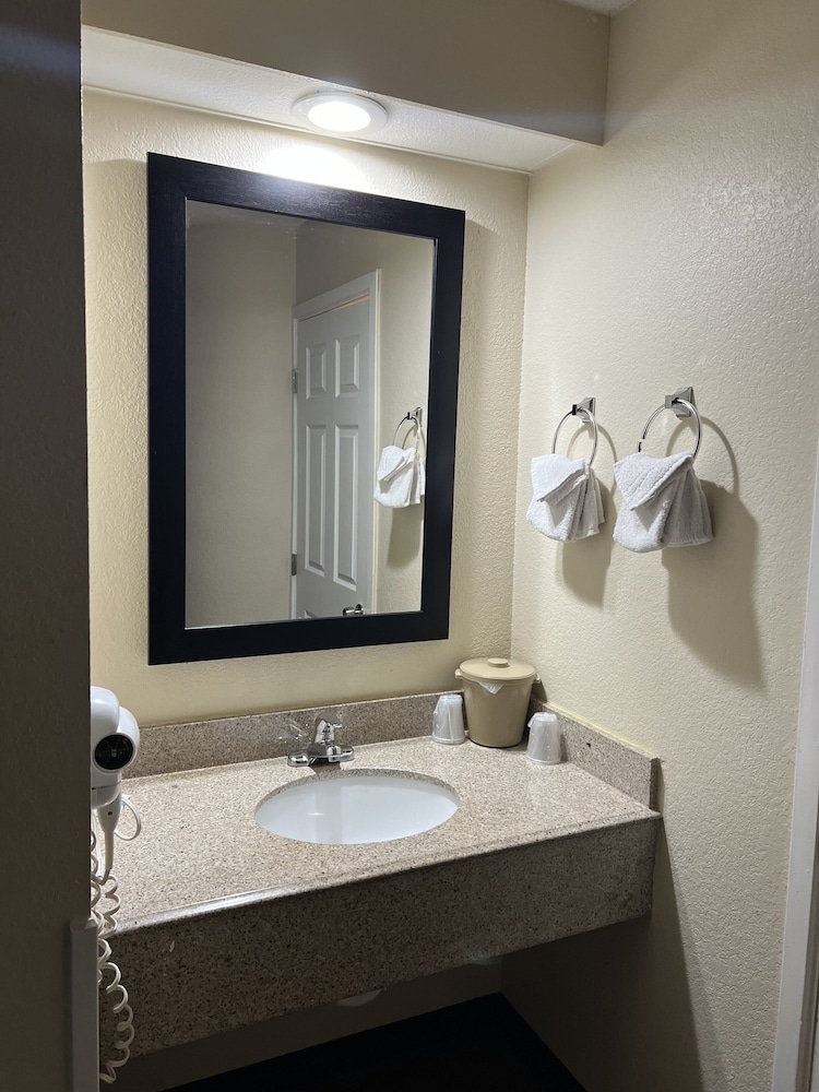 Standard Double Room, 2 Double Beds - Photo 6