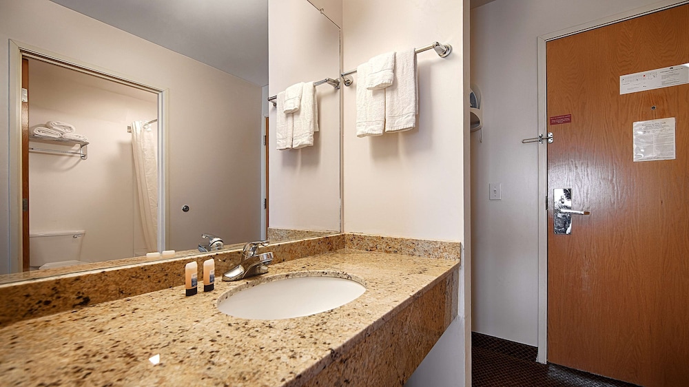 Suite, 1 King Bed, Non Smoking, Kitchenette (Dining Table;With Sofabed) - Photo 4