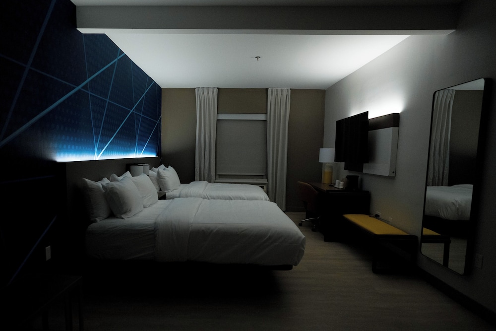 Room, 2 Queen Beds, Non Smoking - Photo 1