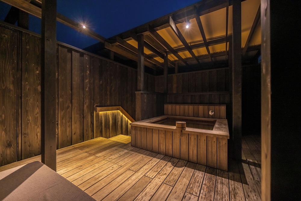 Deluxe Twin Room with Roof Top Open Air Bath - Photo 19
