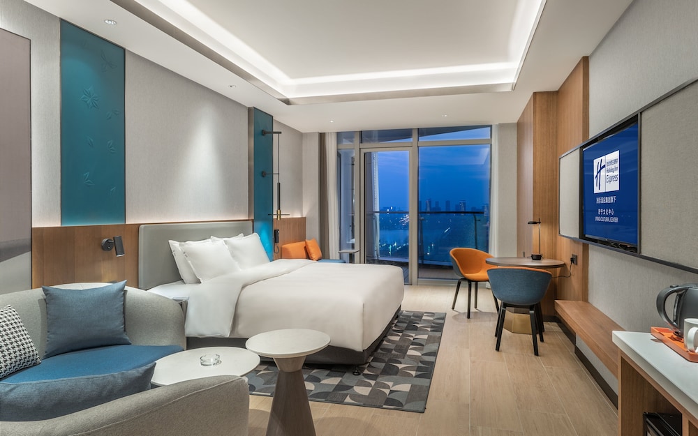 Standard Room, 1 King Bed, Lake View - Photo 1