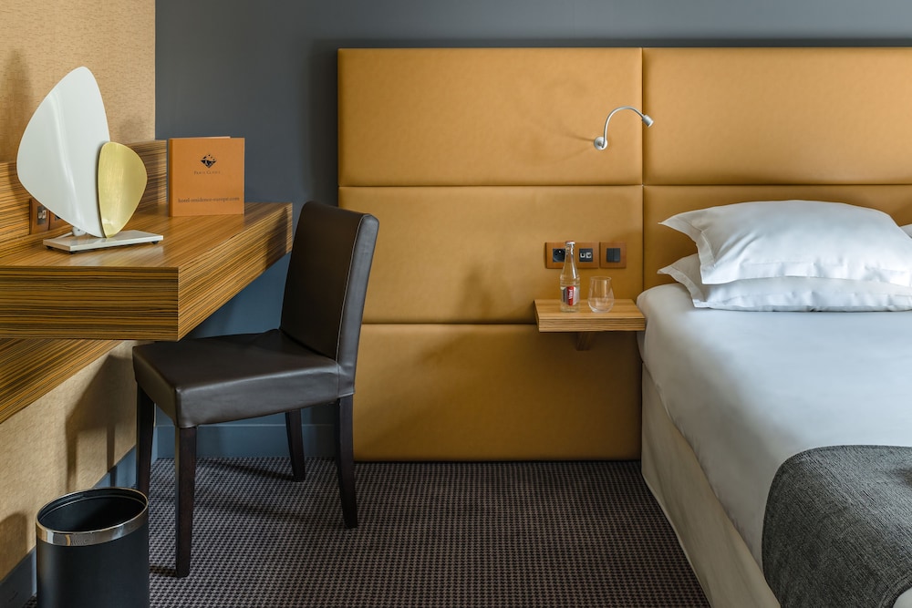 Classic Double Room (pool and gym access) photo 2