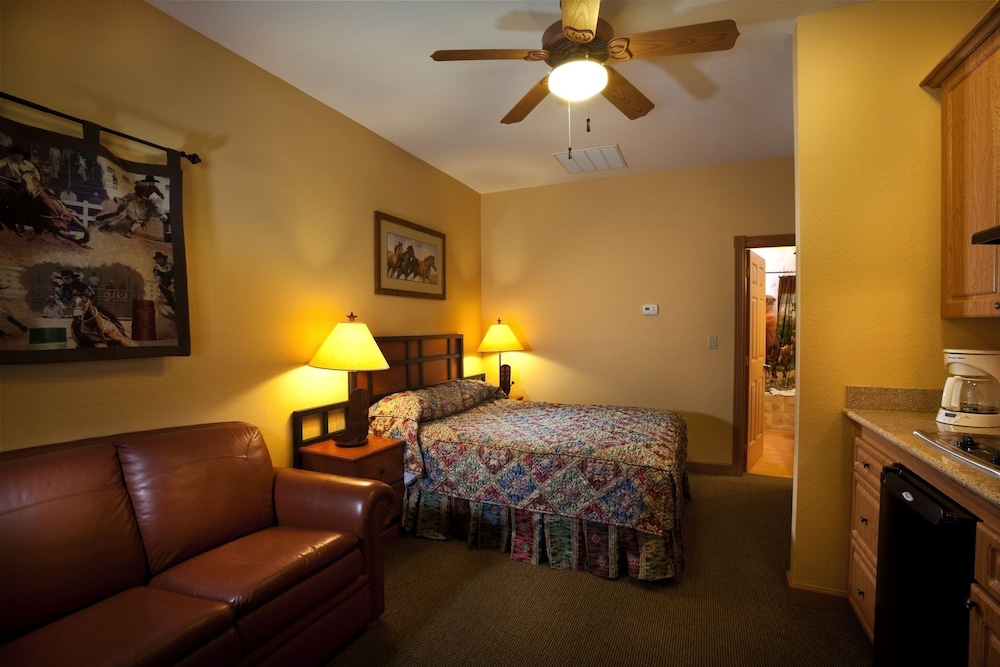 Cabin (Saddle Club Studio) photo 1