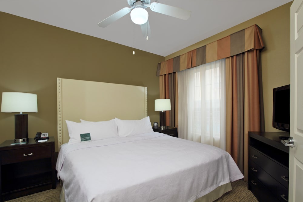 Suite, 1 King Bed, Accessible, Bathtub photo 2