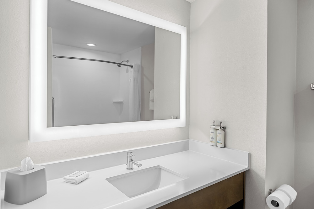 Suite, 2 Queen Beds, Accessible (Communications)