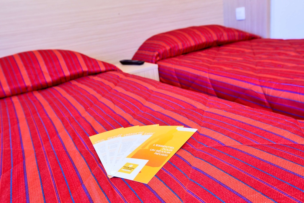 Standard Room, Multiple Beds (1 Double and 1 Single bed) - Photo 2