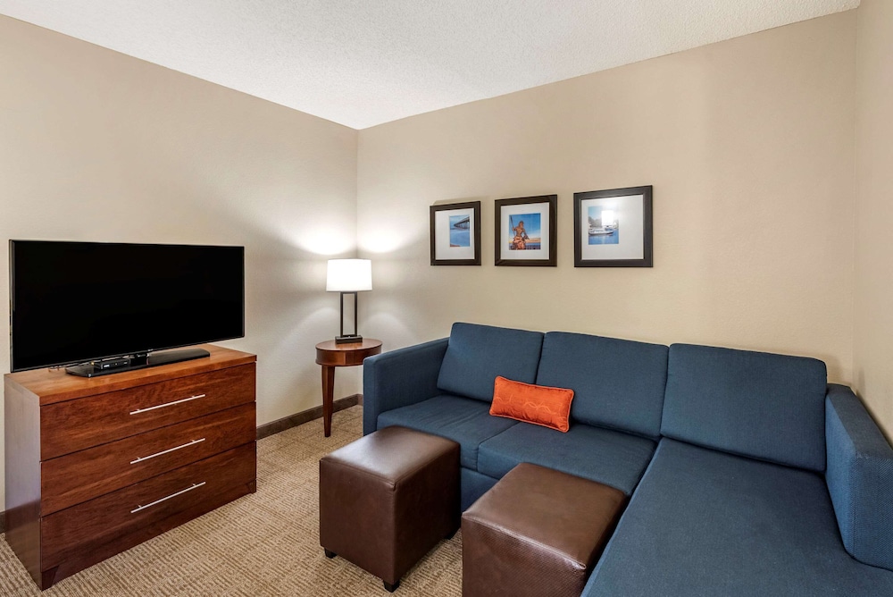 Suite, 2 Queen Beds with Sofa Bed Non Smoking - Photo 2