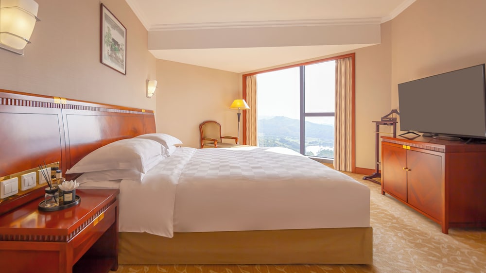 Deluxe Suite - Photo 1