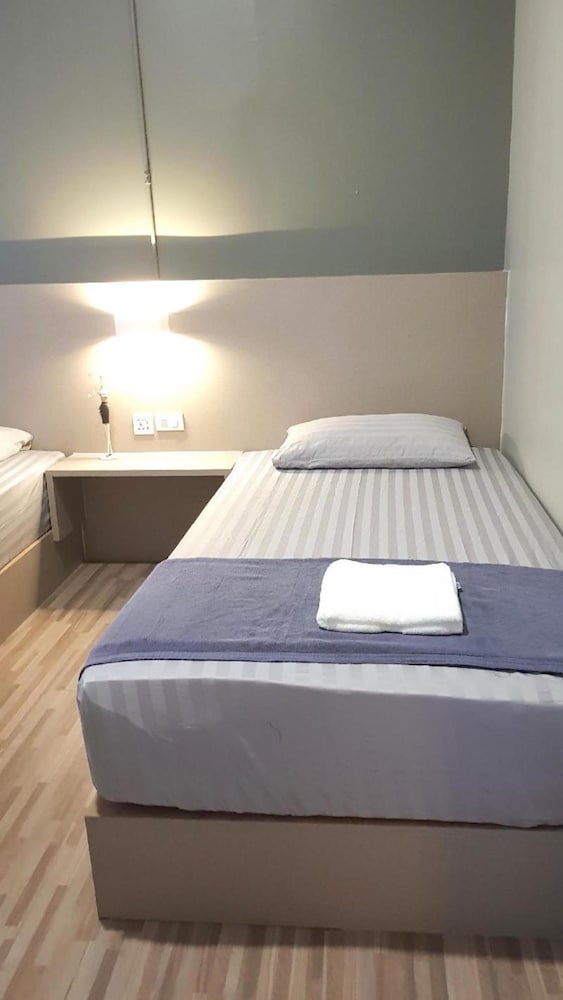 Twin Room with Shared Bathroom - Fan photo 2