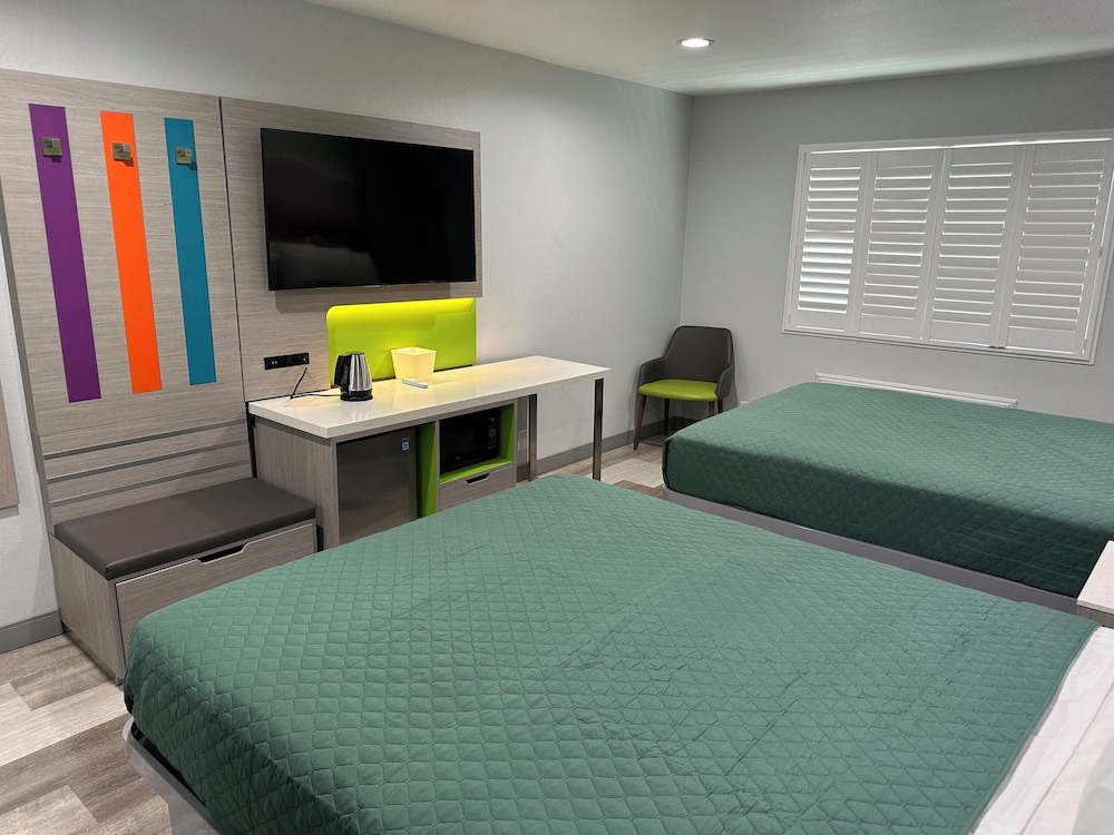 Standard Room, 2 Queen Beds photo 1