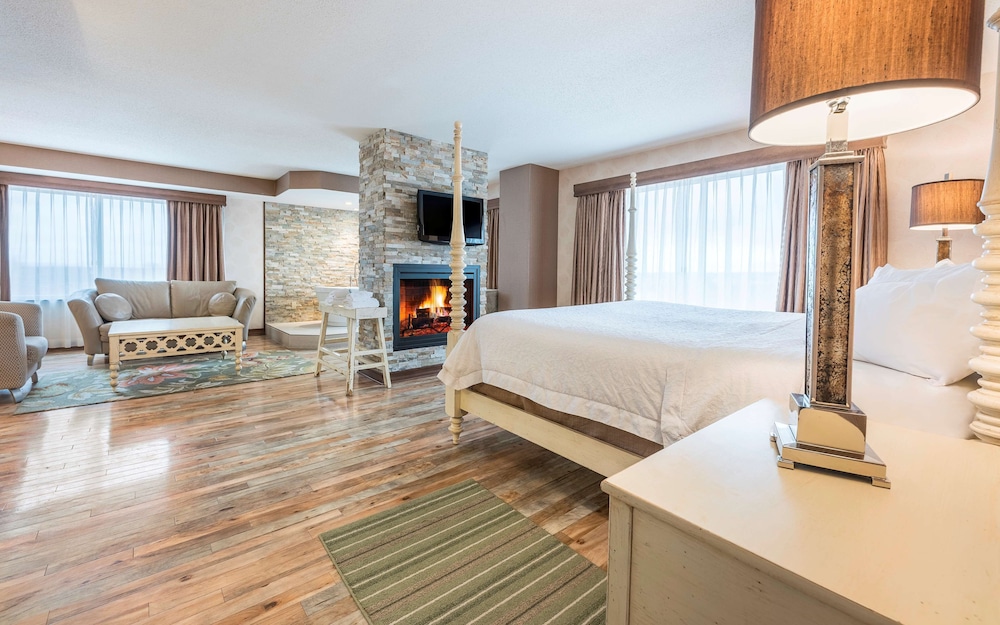Suite, 1 King Bed, Non Smoking - Photo 8