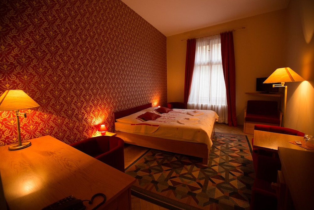 Gallery Double or Twin Room, City View photo 2