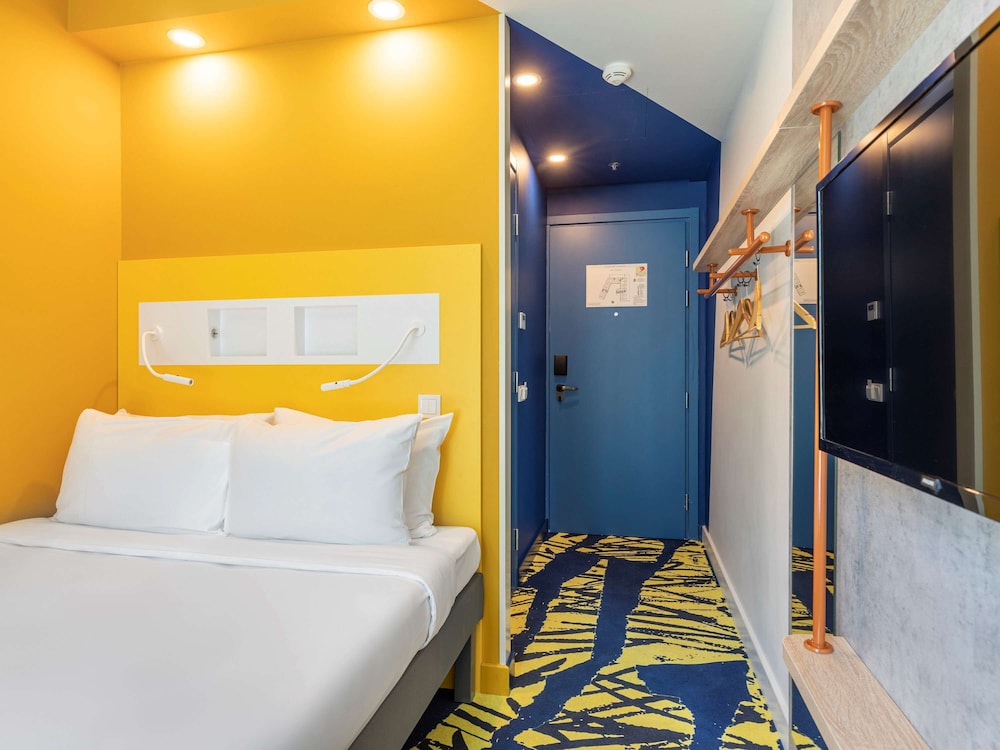 Standard Room, 1 Queen Bed - Photo 2
