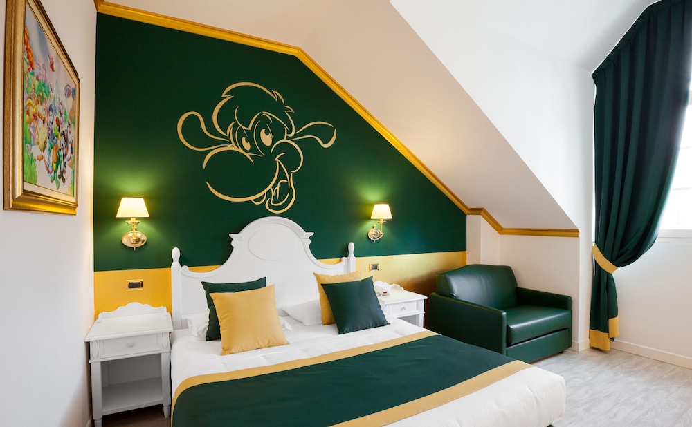 Classic Room, 1 King Bed with Sofa bed photo 1