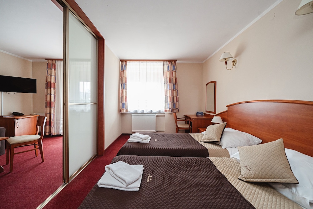 Studio Suite (2 adults no direct access to therms)