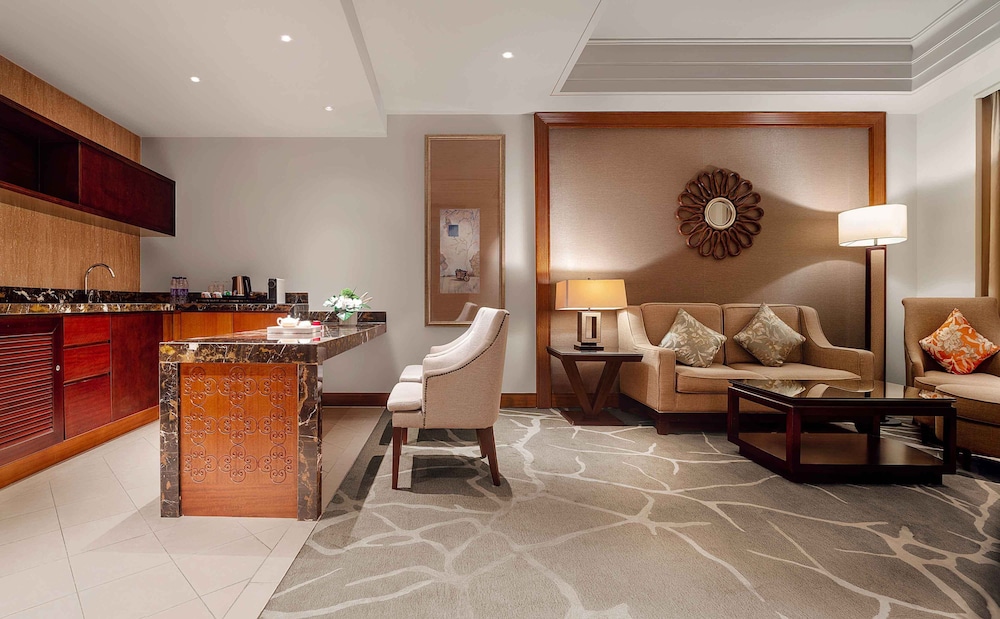 Deluxe Suite, 1 King Bed, Balcony, Sea View - Photo 3