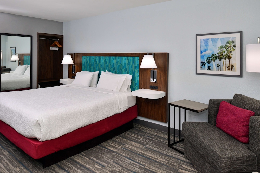 Suite, 1 King Bed, Non Smoking - Photo 2