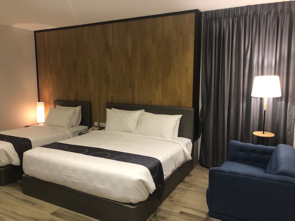 Deluxe Triple Room, City View