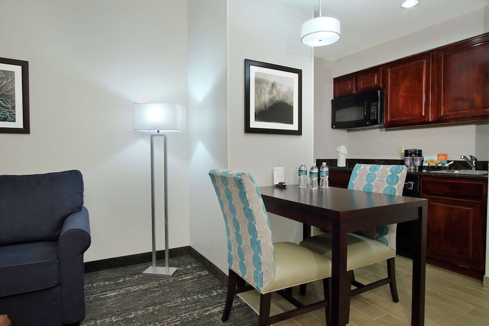 Suite, 1 King Bed, Accessible (Mobility & Hearing, Roll-in Shower) photo 2