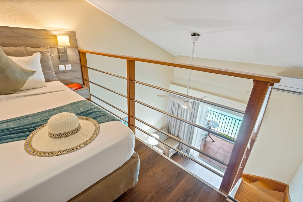 Loft, Oceanfront photo 2