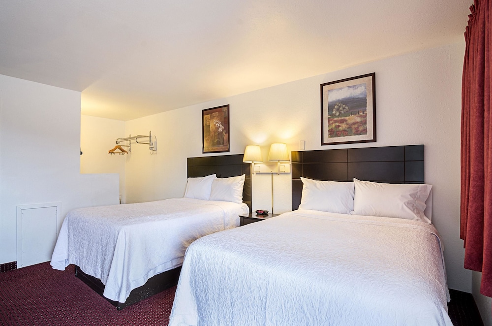 Standard Room, 2 Queen Beds photo 2