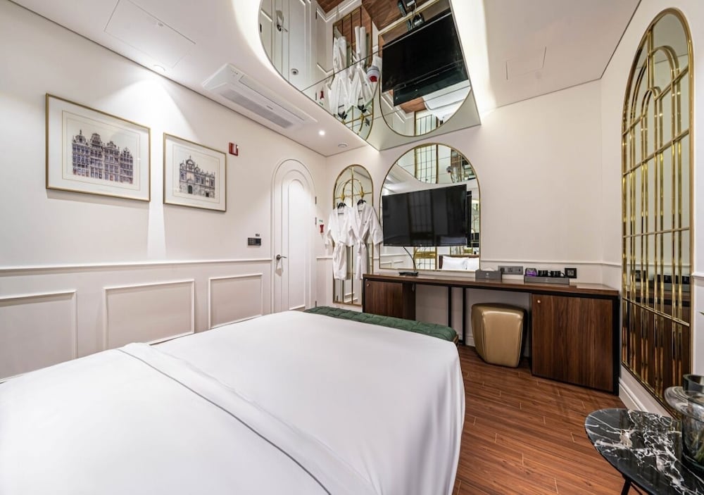 Run Of House(Randomly assigned upon check-in : Standard or Deluxe or Semi Suite) / No Parking - Photo 6