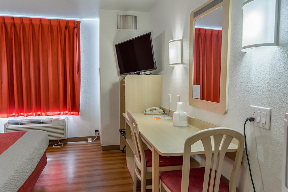 Standard Room, 1 King Bed, Non Smoking - Photo 1