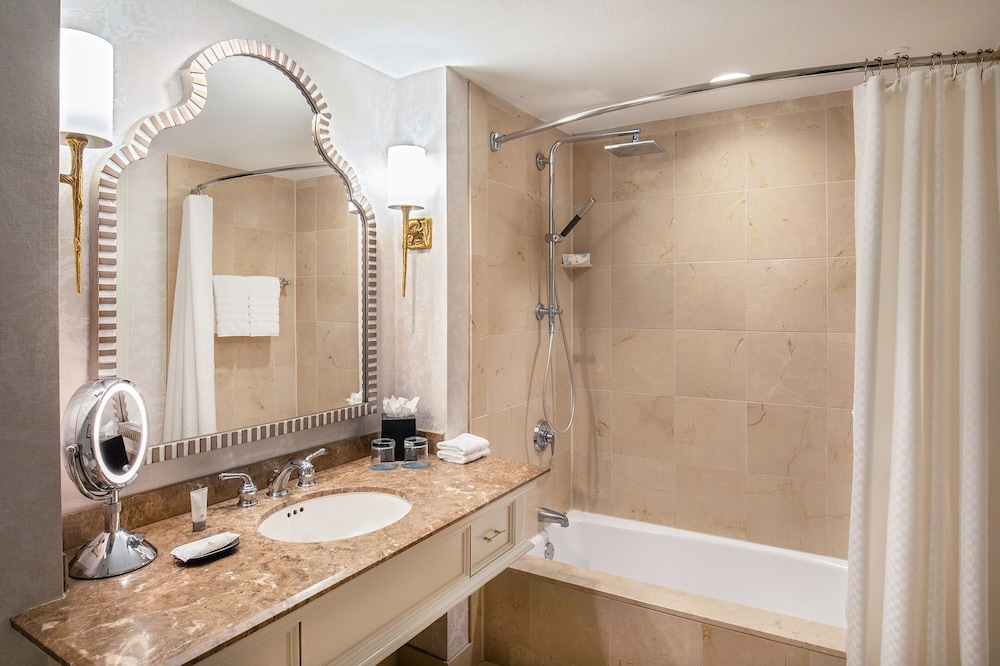 Room, 2 Double Beds, Balcony - Photo 4