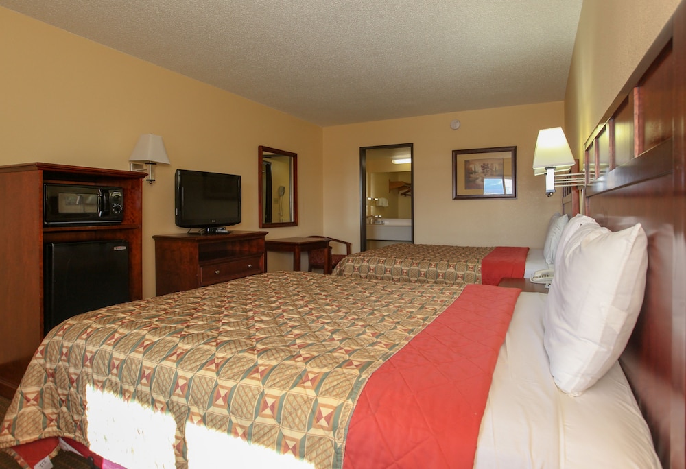 Standard Room, 2 Queen Beds - Photo 5