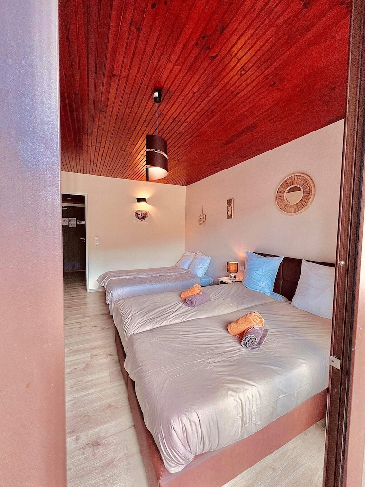 Quadruple Room, Balcony, Mountain View photo 3