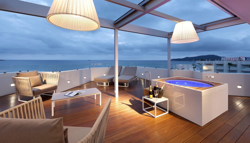 Premium Suite, Jetted Tub, Beach View
