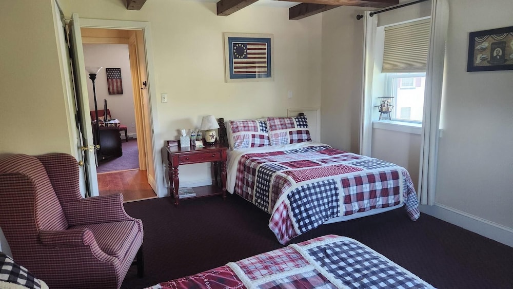 Family Suite, Multiple Beds, Non Smoking, Poolside (Room 10)