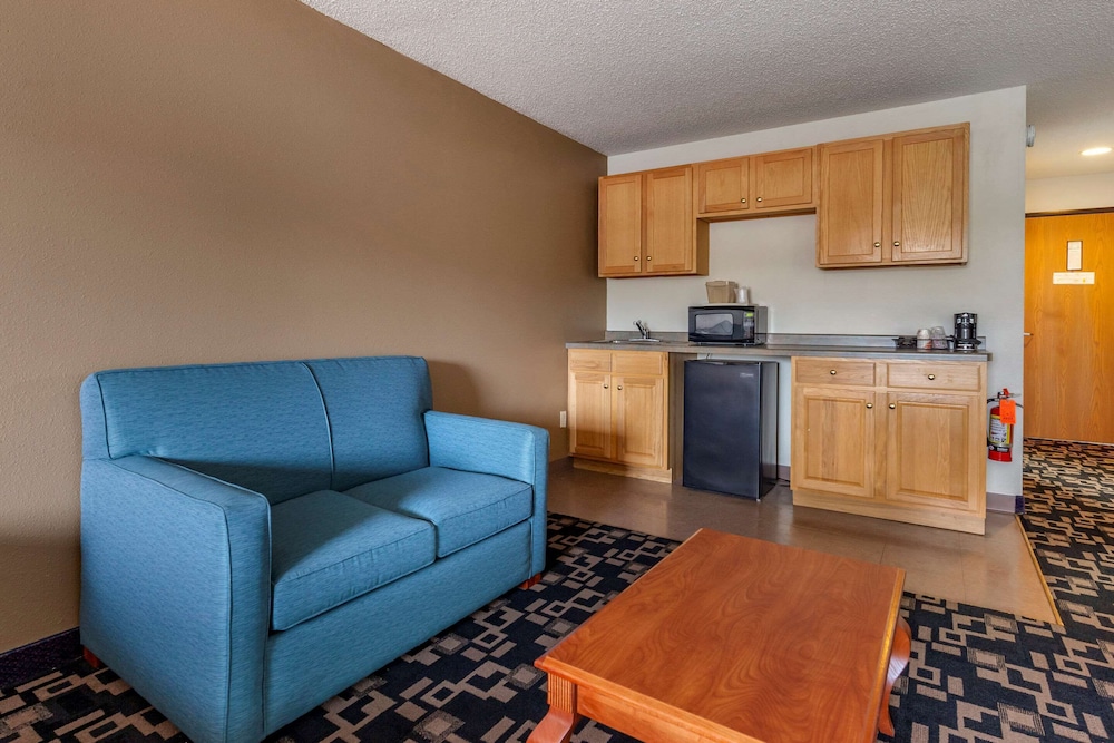 Suite, 1 King Bed, Non Smoking, Hot Tub - Photo 4