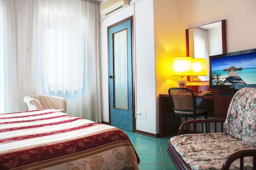 Standard Double or Twin Room - Photo 4