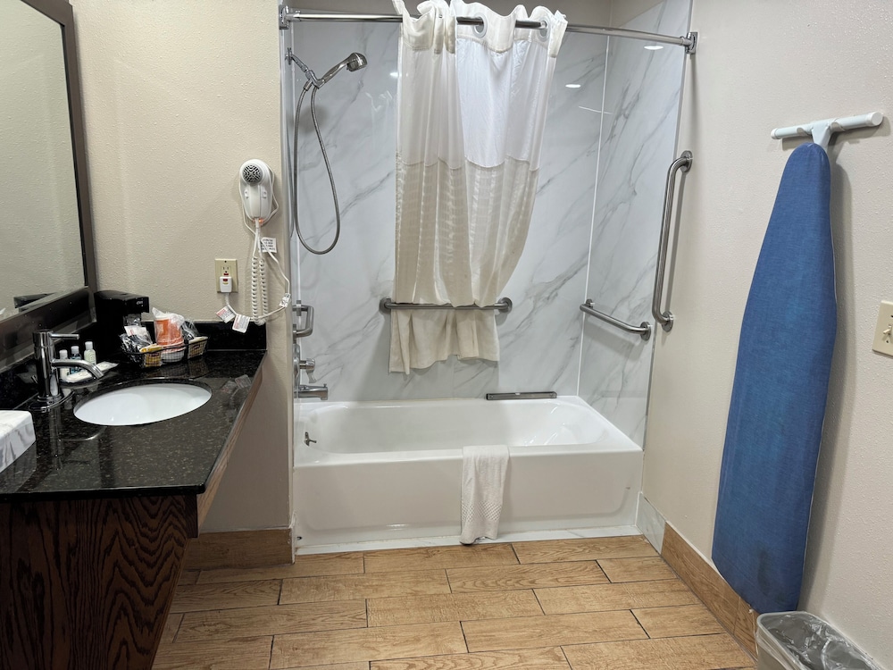 Room, 1 King Bed, Accessible, Non Smoking - Photo 2