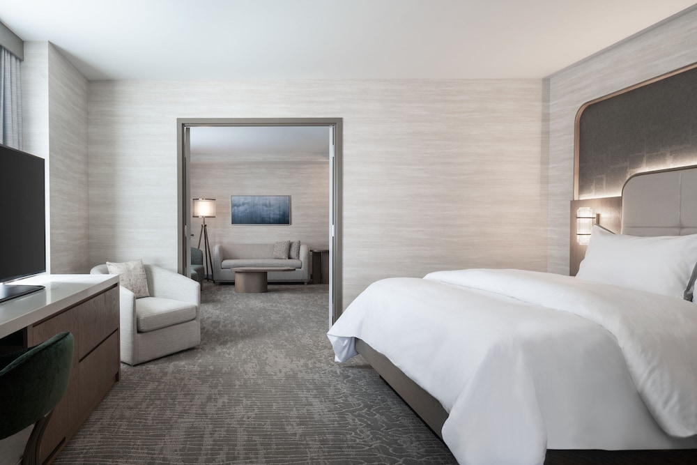 Executive Suite, 1 Bedroom - Photo 2