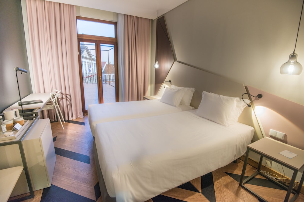 Premium Twin Room - Photo 7