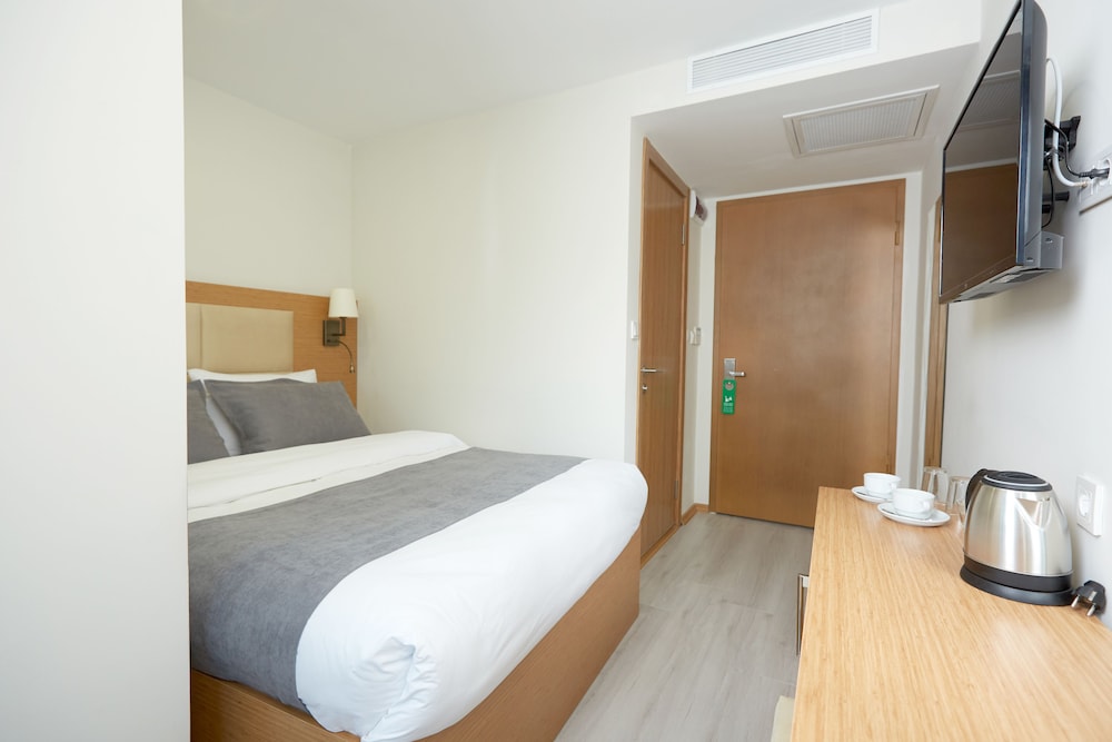 Economy Double Room, City View photo 3