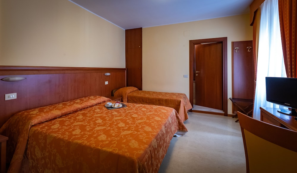 Standard Quadruple Room photo 2